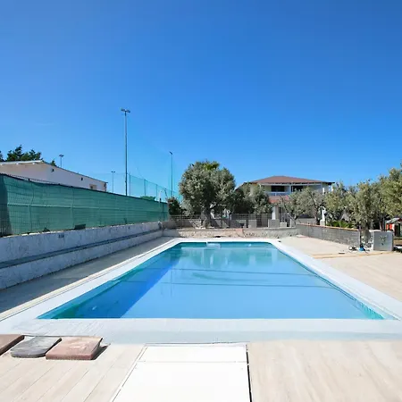 Stella Marina With Pool 100 M From アパート