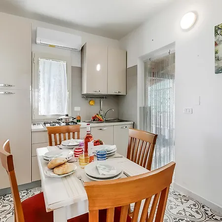 Stella Marina With Pool 100 M From Apartamento Vieste