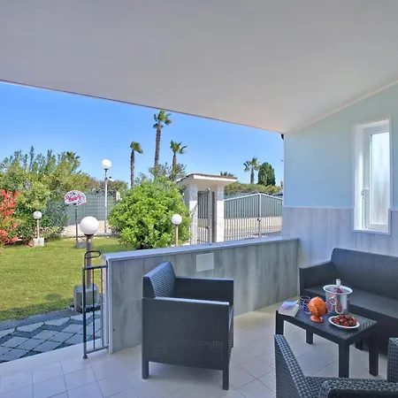 Apartamento Stella Marina With Pool 100 M From