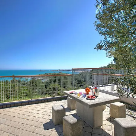 Stella Marina With Pool 100 M From Apartamento Vieste